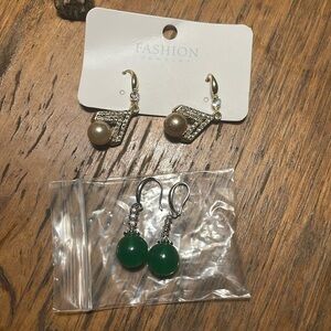 2 pair of brand new earrings, fashion jewelry never been worn.